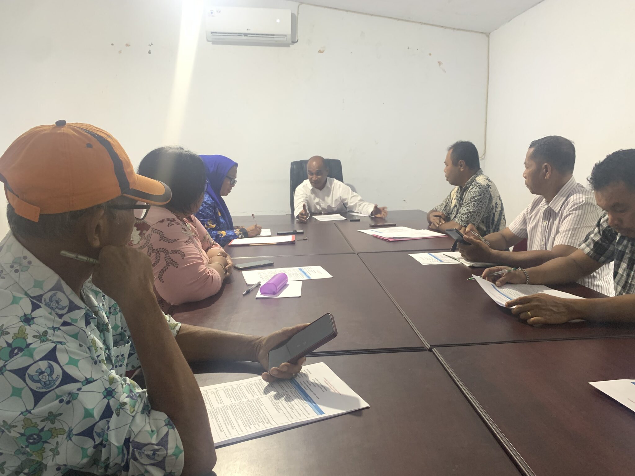 Kamis, 25 April 2024  Hai Sobat Hijau ☘️   Kepala Dlh Malteng dan Sekertaris beserta Kepala Bidang Melakukan Rapat Evaluasi Kinerja pada setiap Bidang di Dinas Lingkungan Hidup Kabupaten.