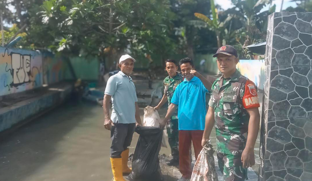 Jumat Bersih; Kerjasama Para Ketua RT, Bhabinsa Kota Masohi dan Mahasiswa Kkn Unpatti